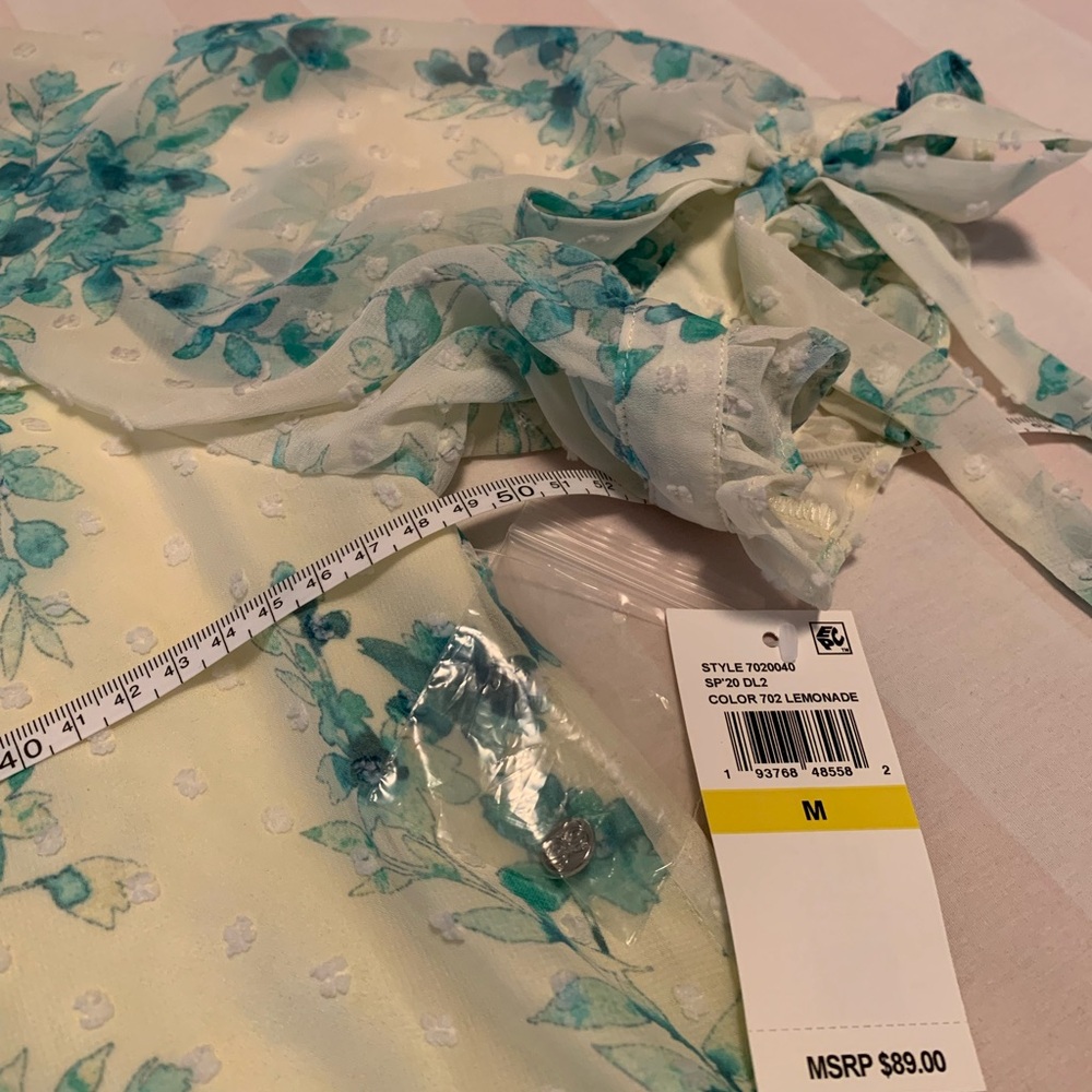 CeCe round neck blouse in Lemonade